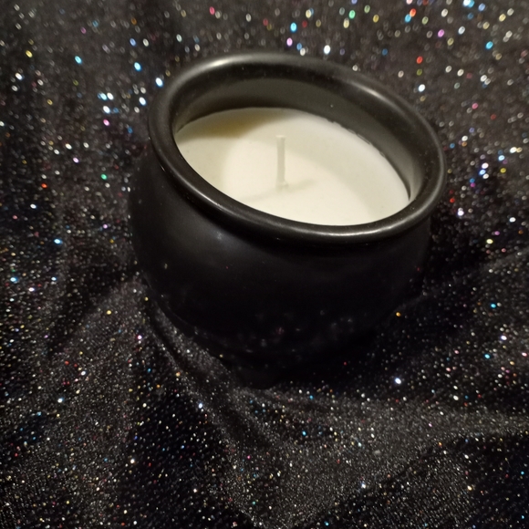 Cauldron candle - Picture 3 of 4